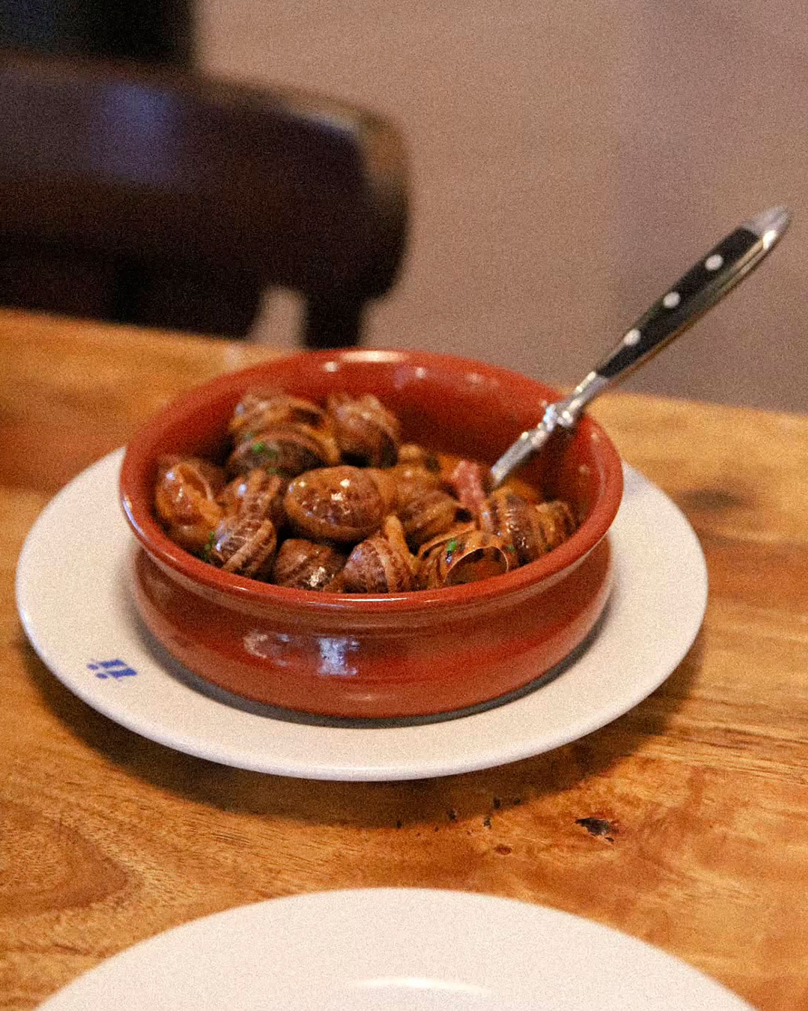 Diseño del plato del restaurante Casa Güell del chef Jordi Lloberol en Poblenou, Barcelona.