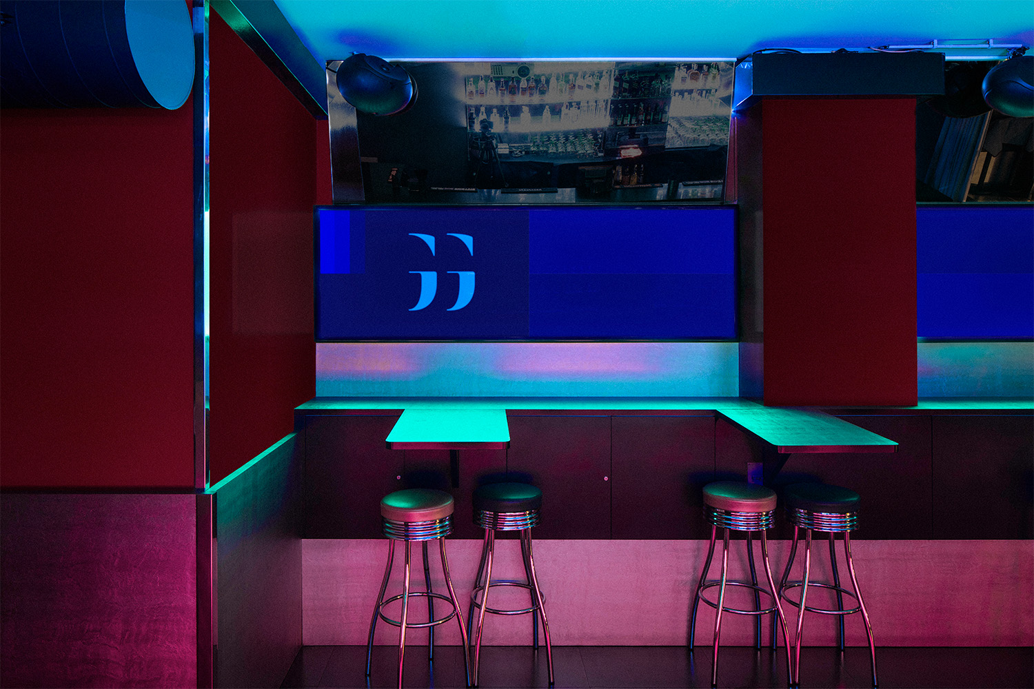 Interior del bar de música electrónica en Barcelona, Garage, diseñado por Carlos Galán Rubio.